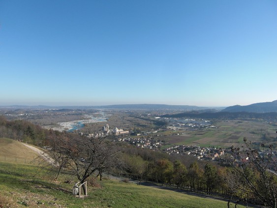 Montello visto da M.te Tomba Montello visto da M.te Tomba